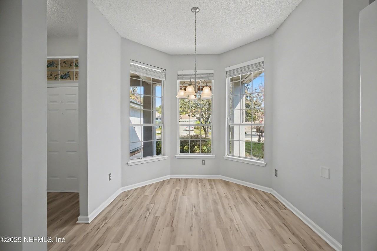 1290 Ardmore Street - Photo 4 of 50