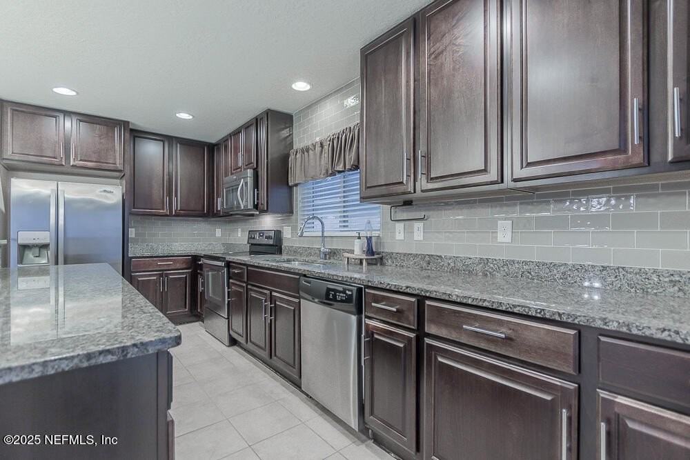 2143 Chandlers Walk Lane - Photo 2 of 39