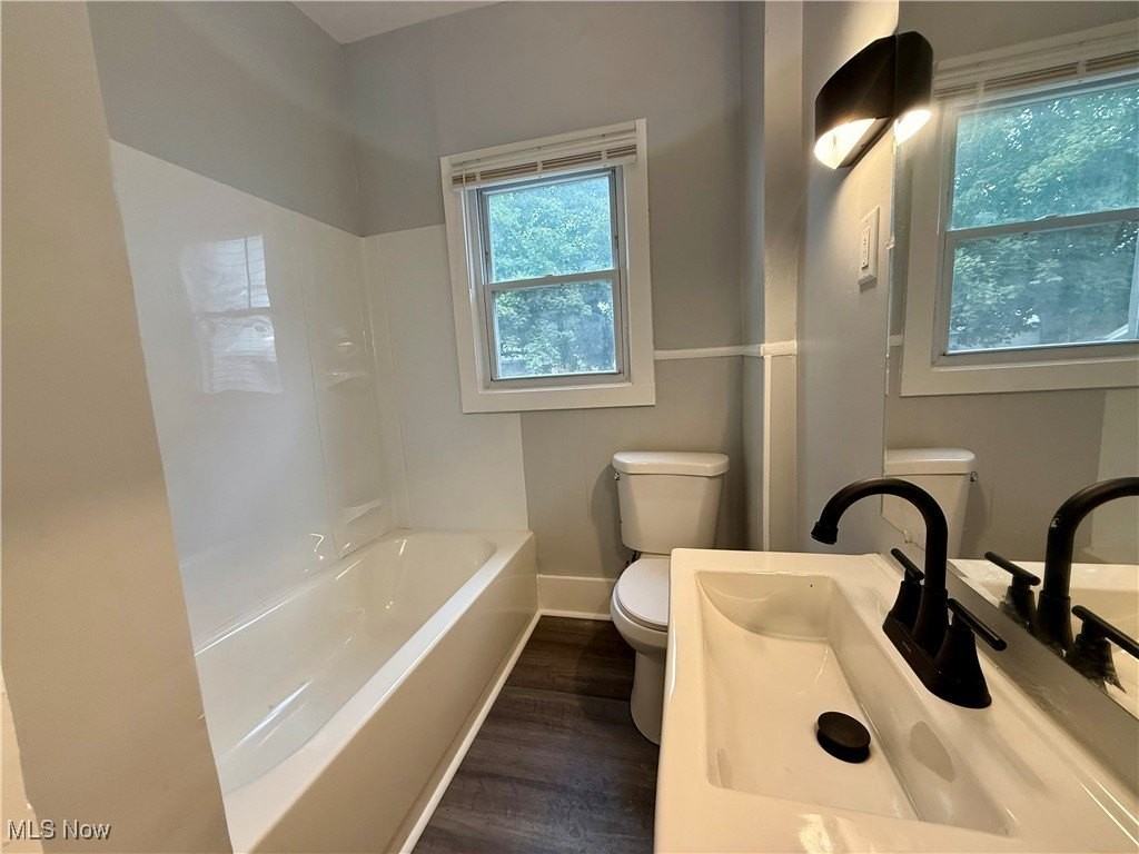 810 Thayer St Apt 3 #3 - Photo 6 of 16