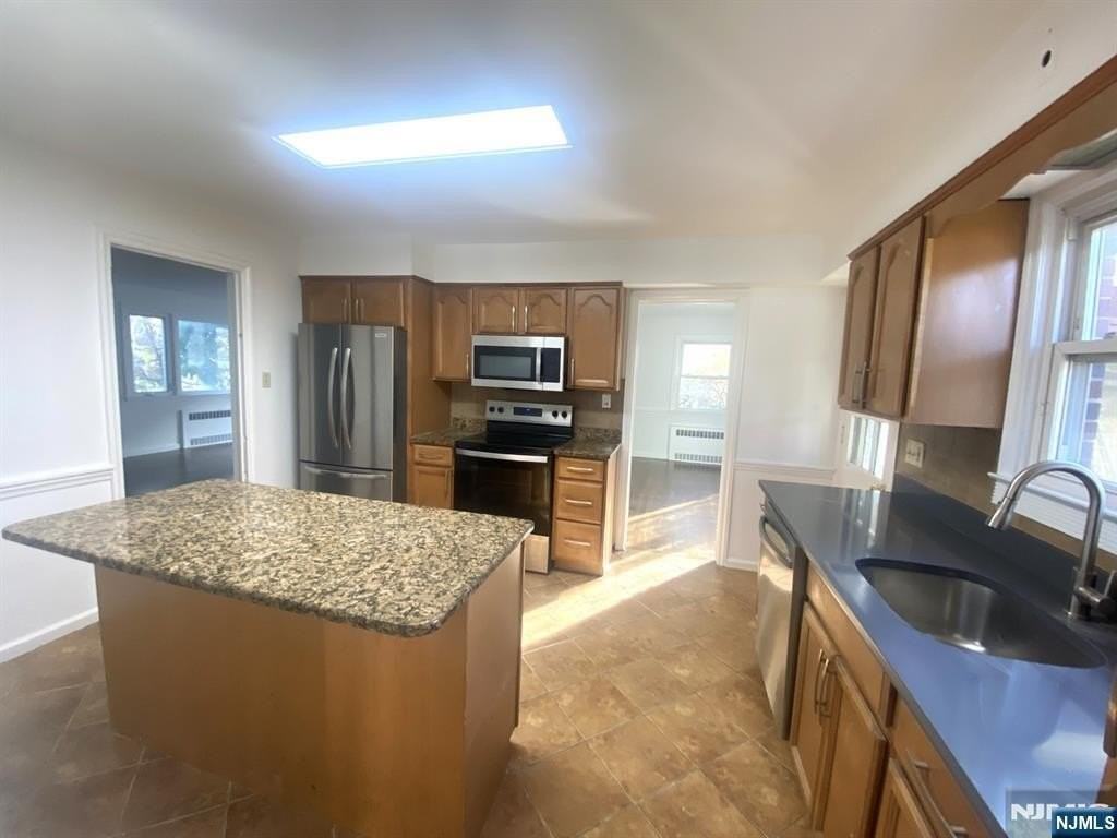 408 East 39th Street - Photo 7 of 12