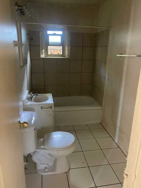 131 General Arnold St Ne #4 - Photo 5 of 8