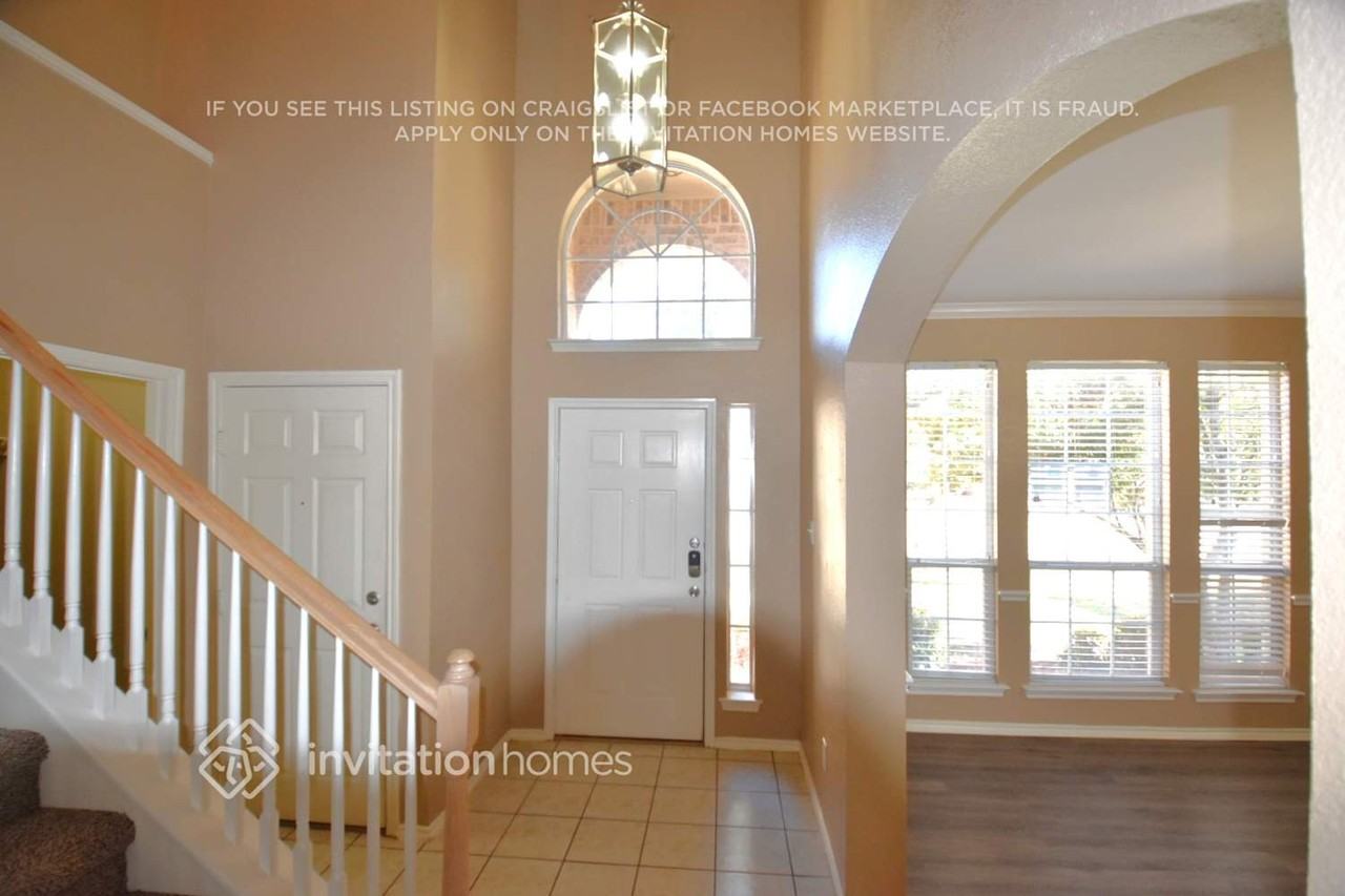 10313 Stoneside Trail - Photo 4 of 23