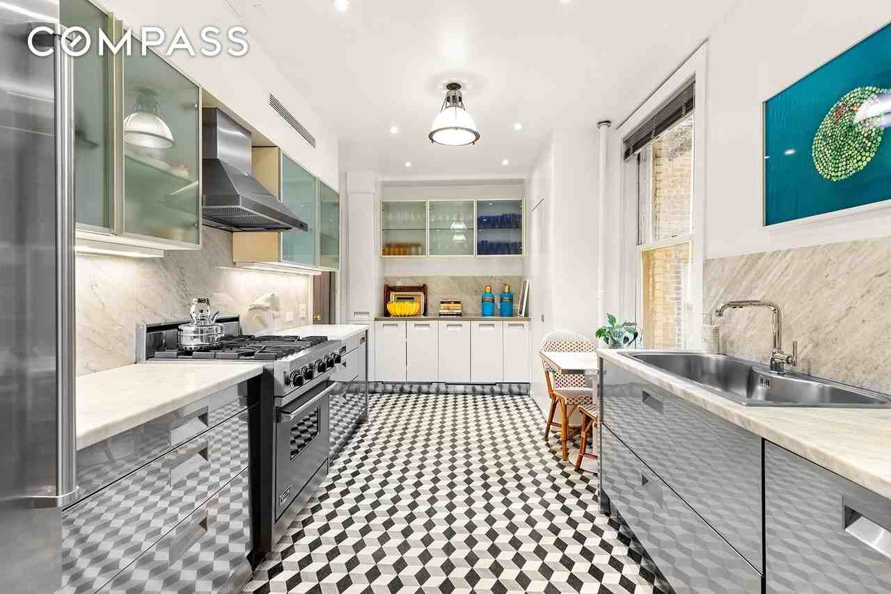 40 E 62nd St #6E - Photo 7 of 21