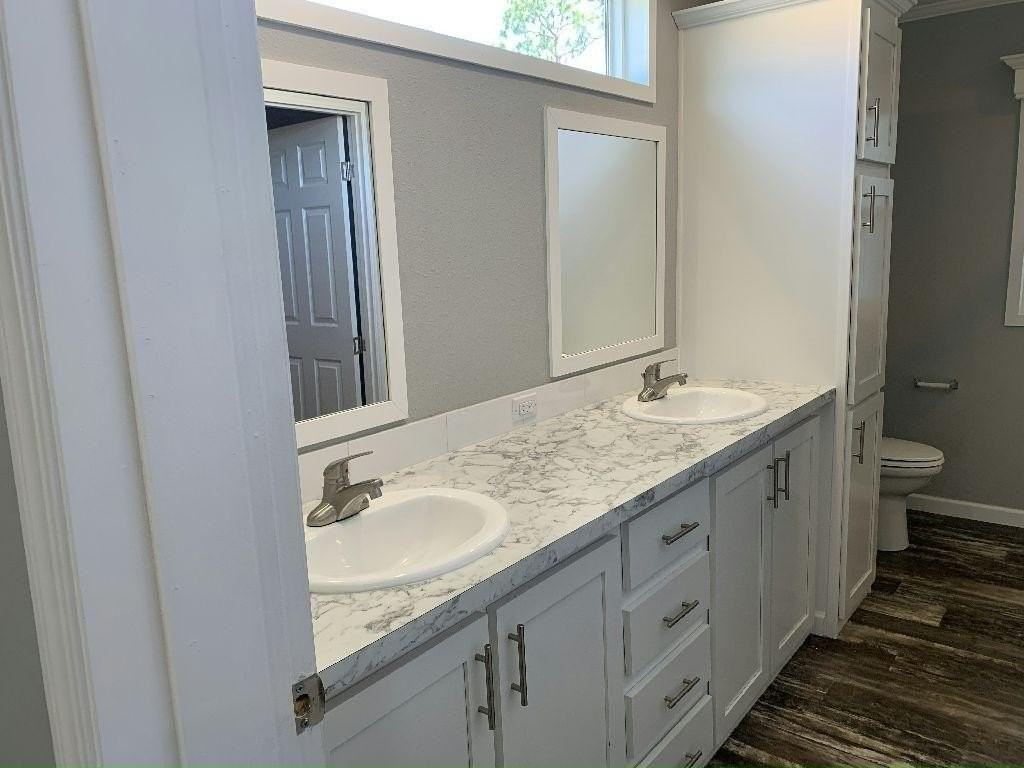 419 Zeeland St #0419 - Photo 2 of 20