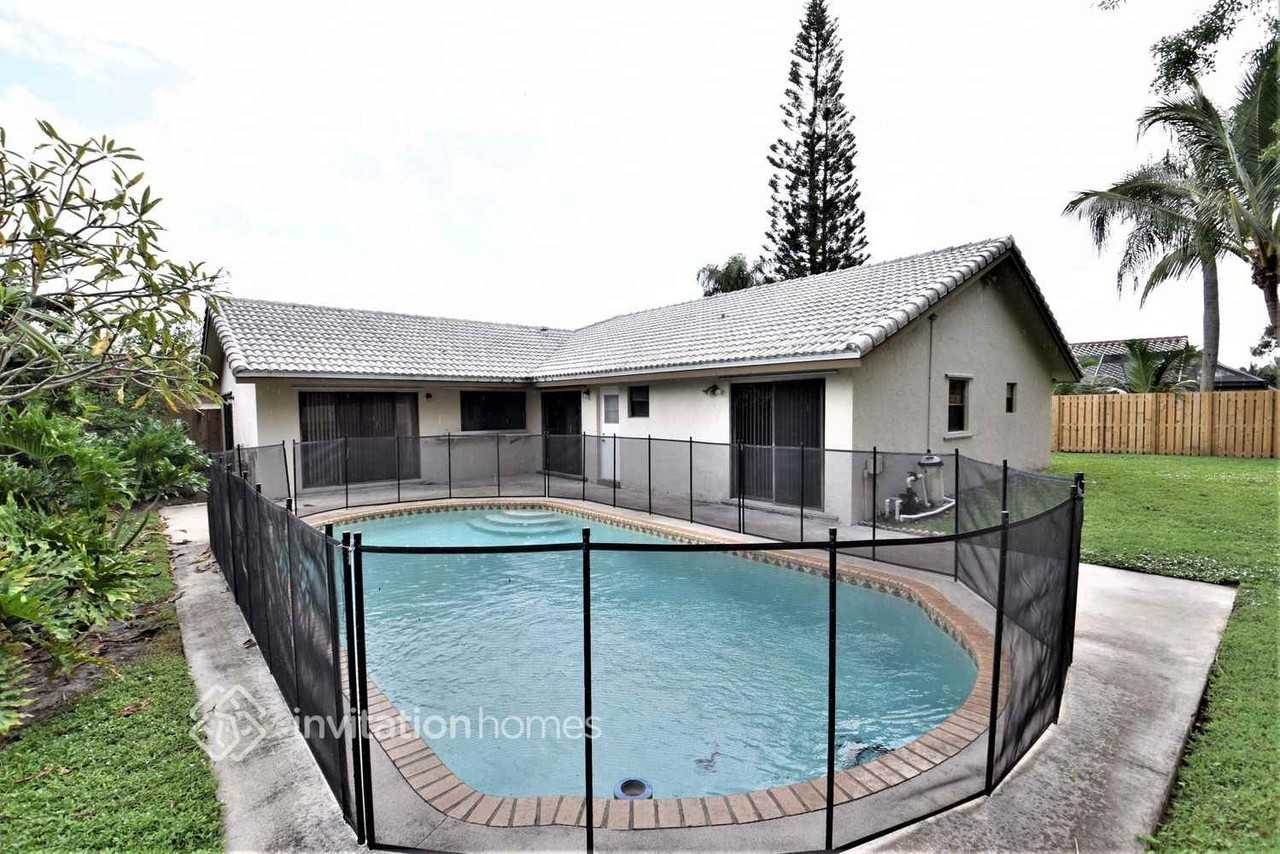 7195 Northwest 5th Avenue - Photo 4 of 5