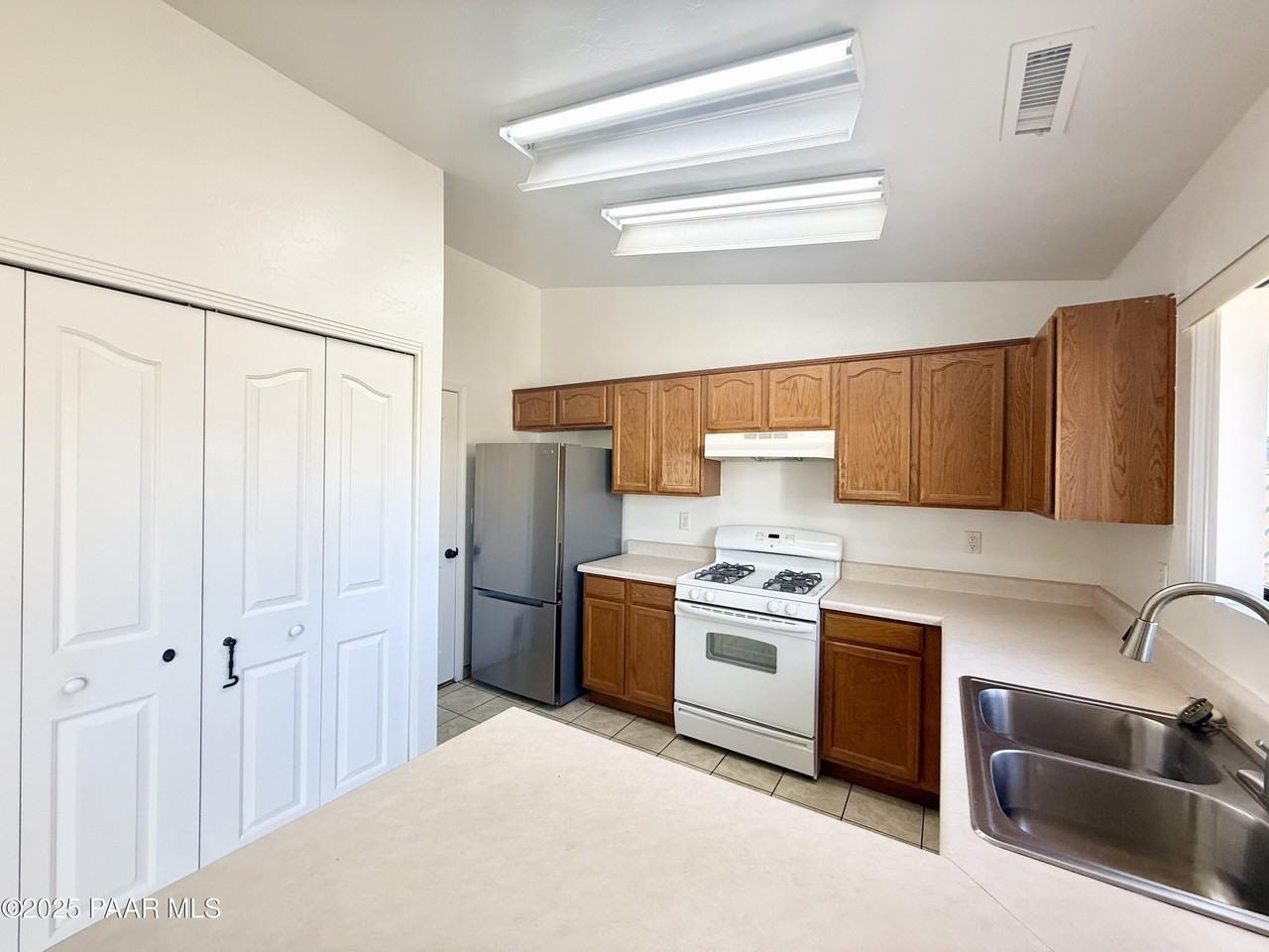 3084 North Constance Drive - Photo 5 of 13