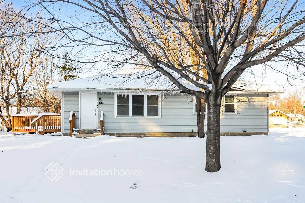 816 81st Ave N - Photo 2 of 20