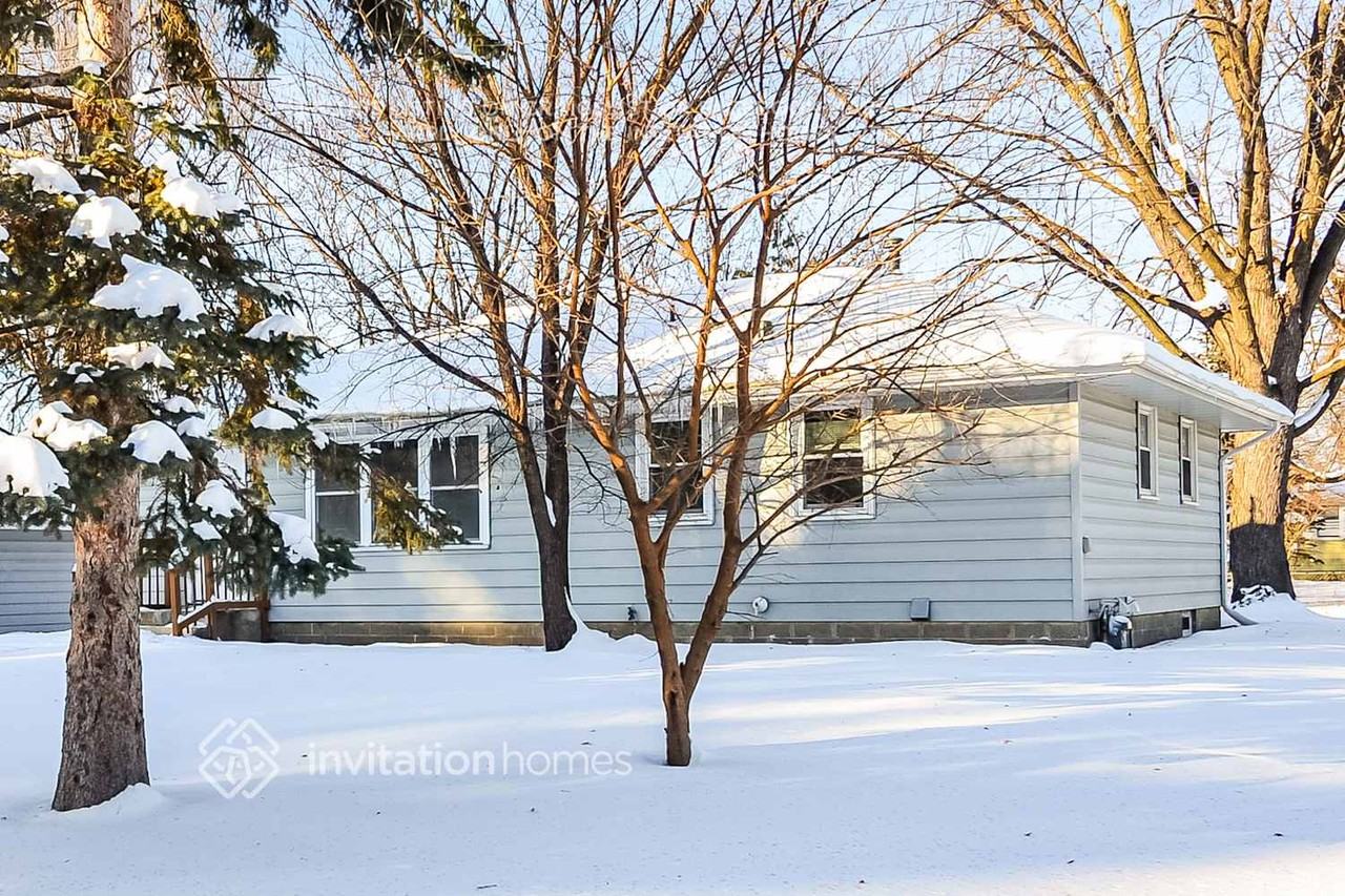 816 81st Ave N - Photo 5 of 20