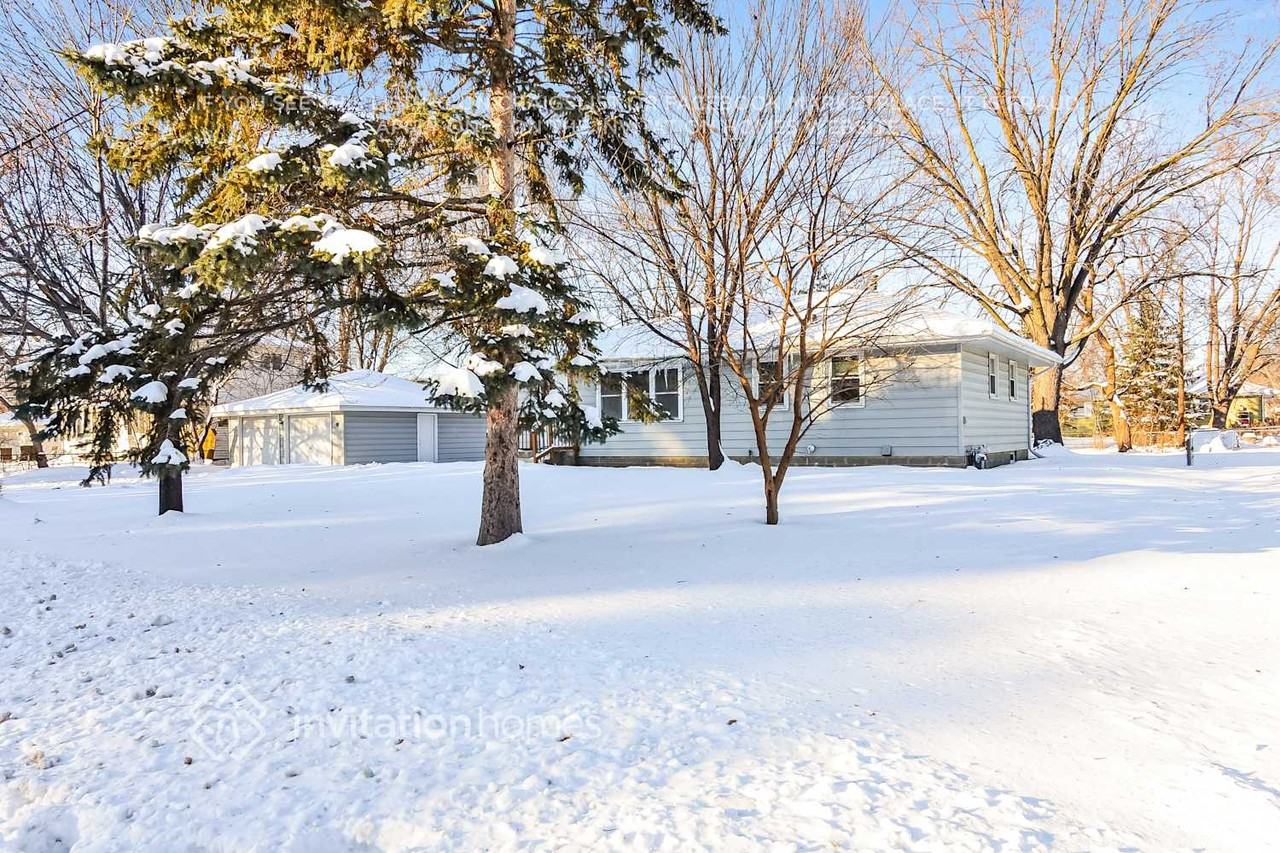 816 81st Ave N - Photo 6 of 20