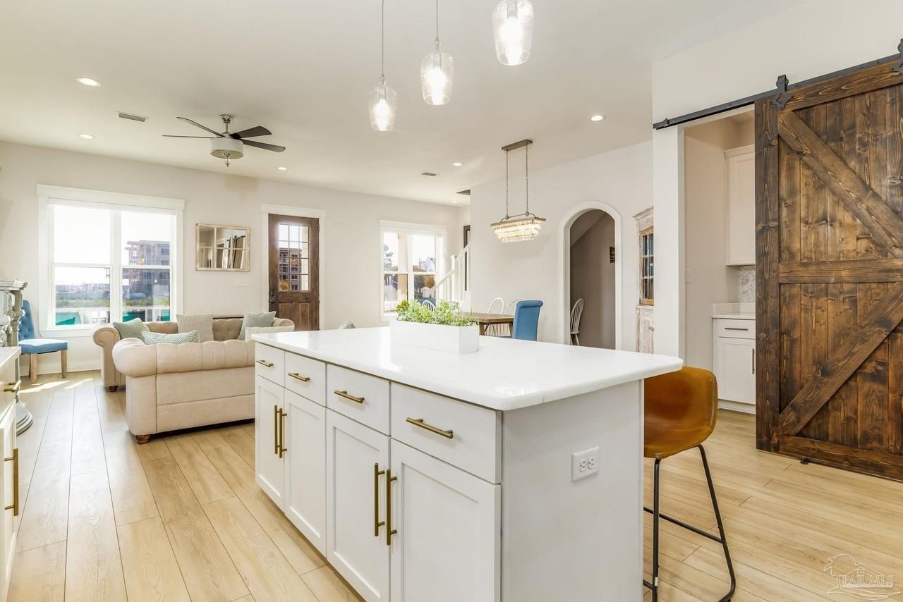 606 West Intendencia Street - Photo 3 of 48