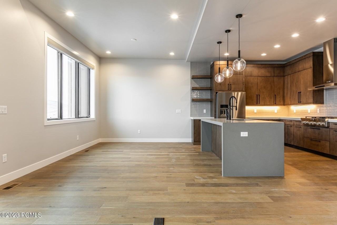 854 E Klaim Dr - Photo 6 of 33