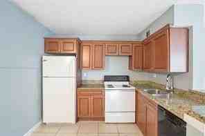 11456 Nw 43rd St - Photo 5 of 12