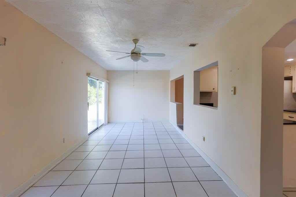 4513 Nw 44th St - Photo 5 of 22