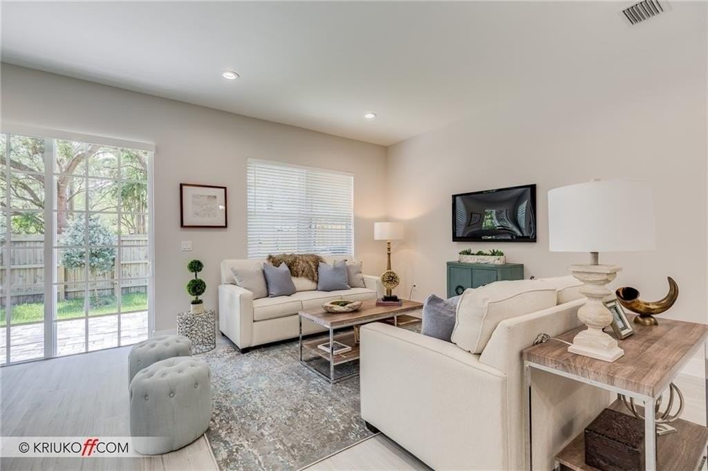 637 Sw 12th Ave - Photo 6 of 12