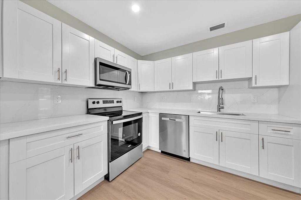 5324 Northeast 1st Avenue - Photo 2 of 8