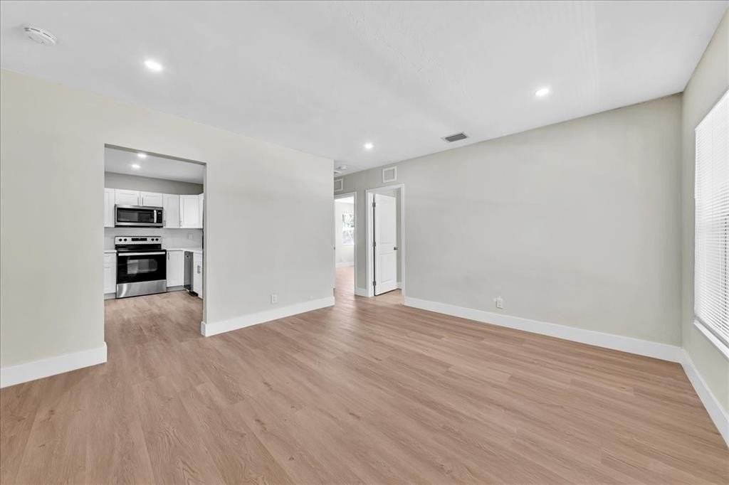 5324 Northeast 1st Avenue - Photo 5 of 8