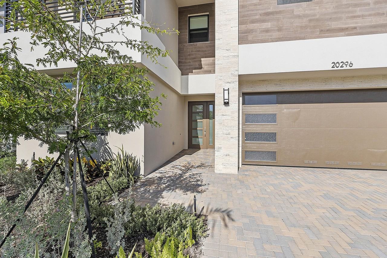 20296 Somerset Hills Dr - Photo 3 of 50