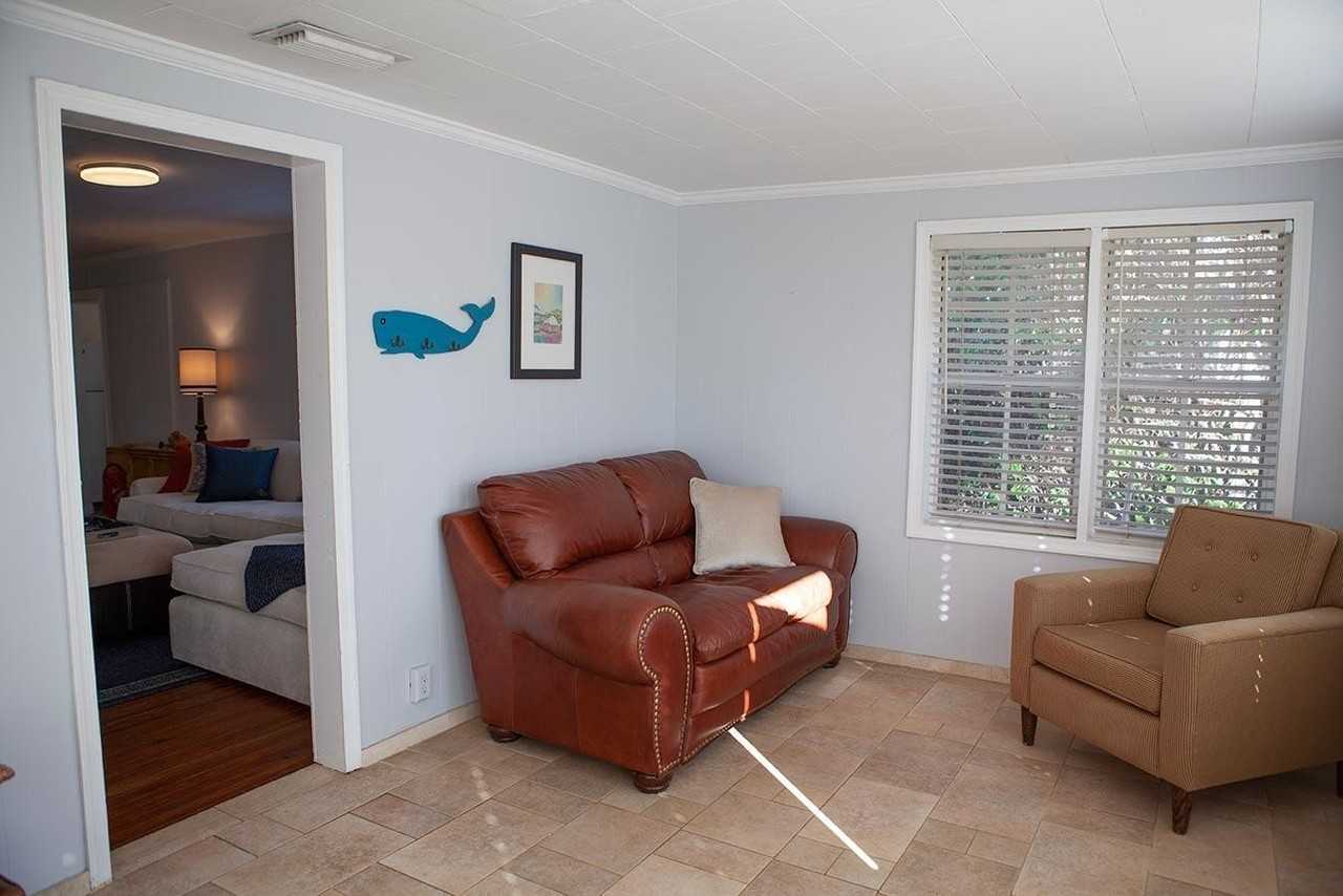 419 43rd St - Photo 4 of 28