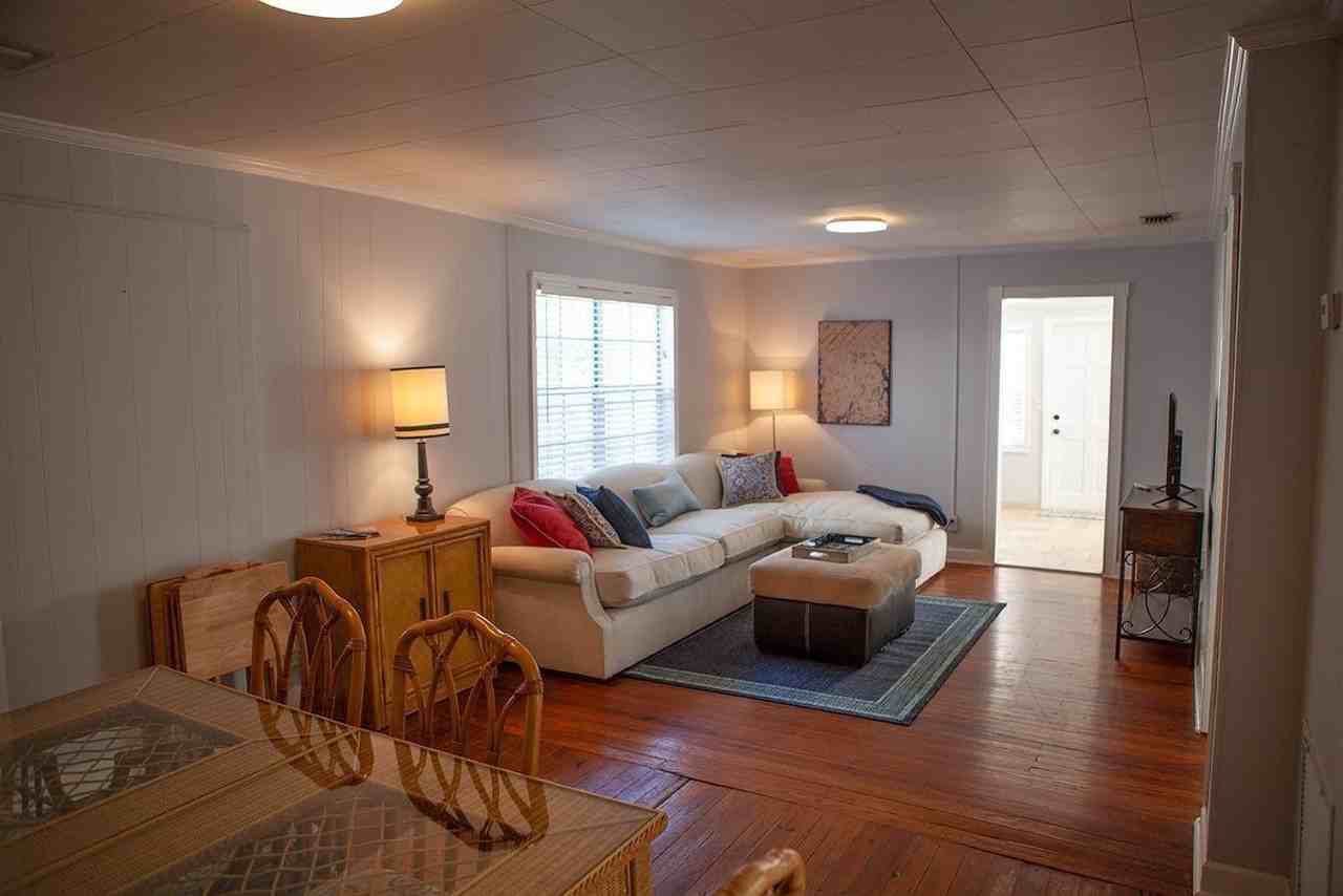 419 43rd St - Photo 6 of 28