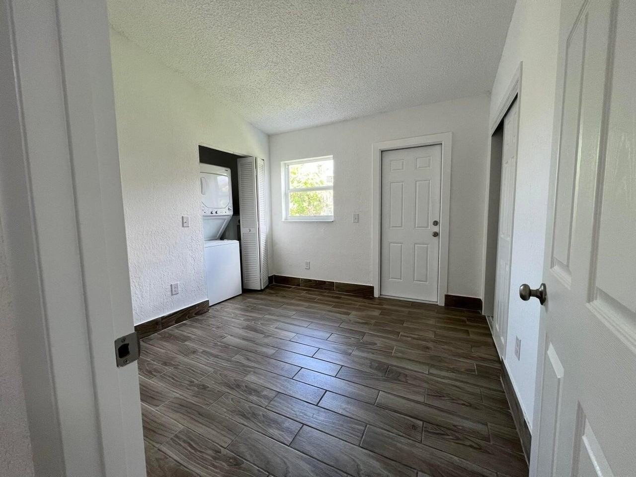 1050 W 7th St - Photo 7 of 15