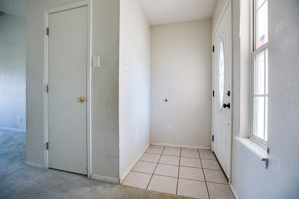 1203 Henry Lane - Photo 4 of 25