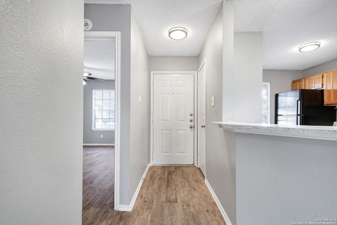 8919 Shadow Wood Ln - Photo 3 of 24