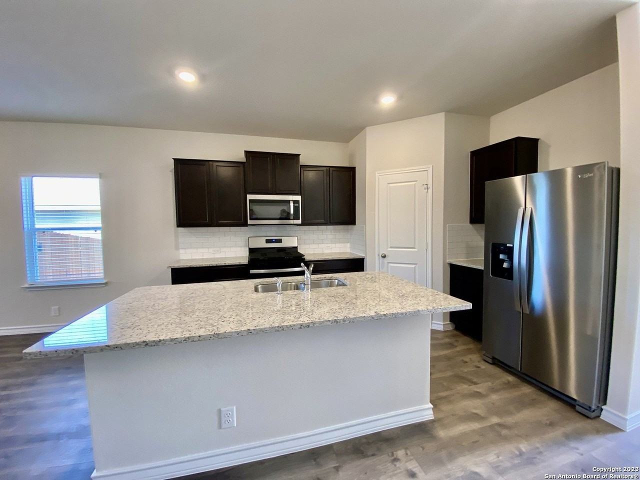 21339 Watercourse Way - Photo 6 of 43