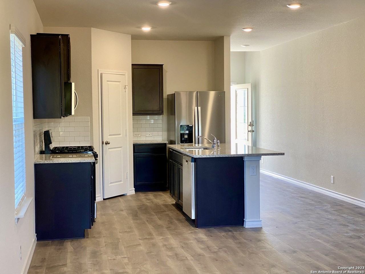 21339 Watercourse Way - Photo 7 of 43