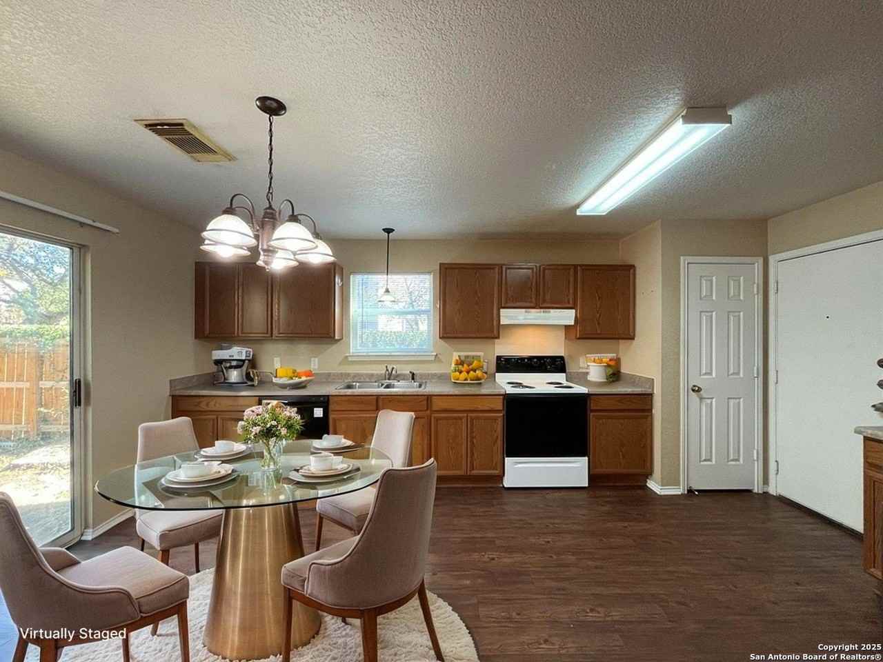 329 Agency Oaks - Photo 4 of 44