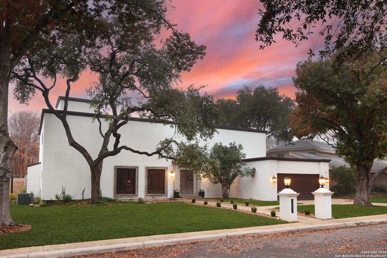 13731 Hunters Moss Street - Photo 2 of 50