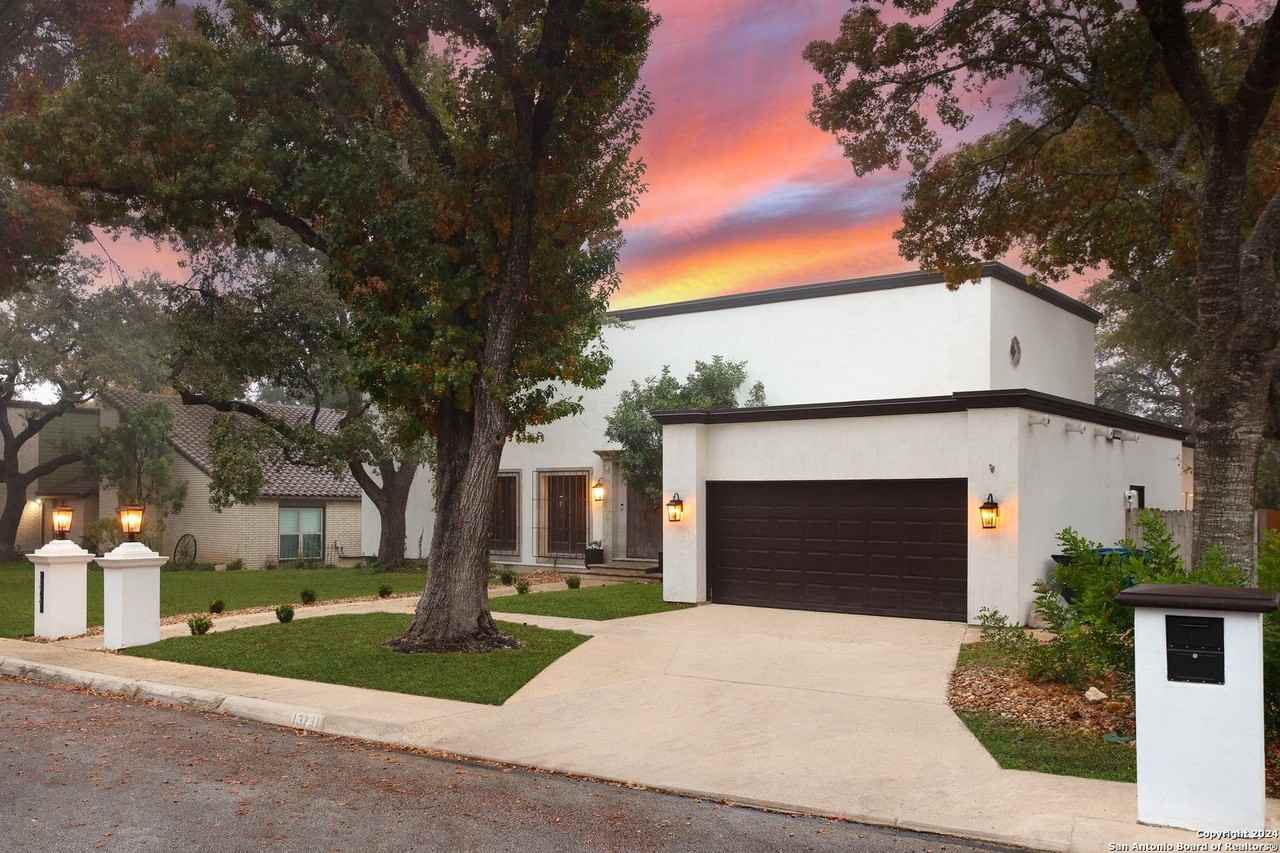 13731 Hunters Moss Street - Photo 3 of 50