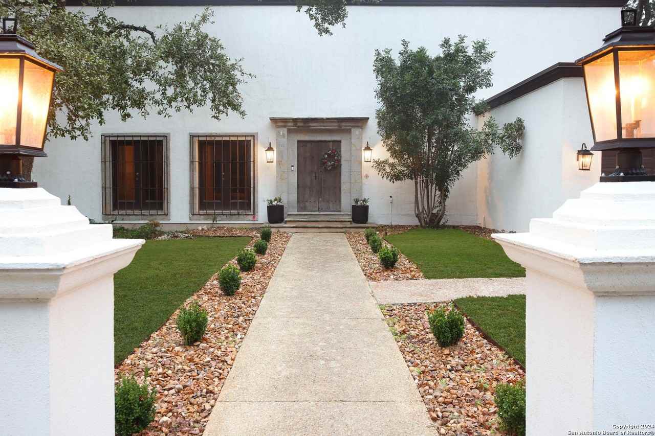 13731 Hunters Moss Street - Photo 4 of 50