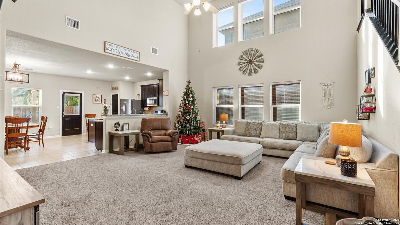 13930 Caprese Hill - Photo 3 of 35