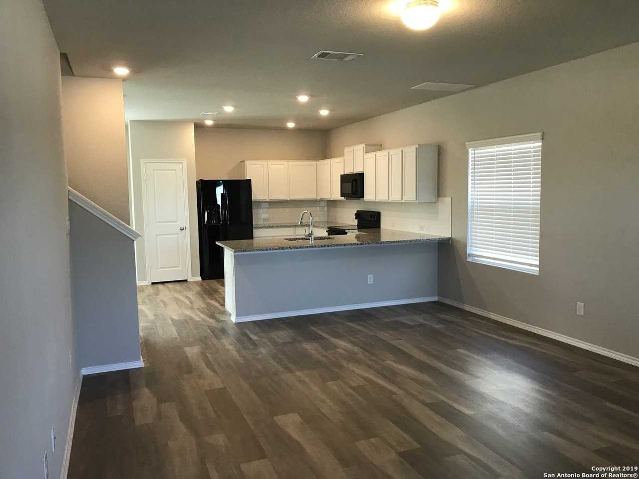 1810 Strawberry Street - Photo 5 of 23