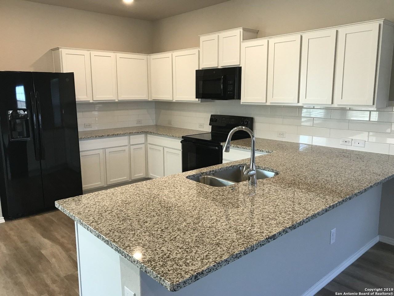 1810 Strawberry Street - Photo 7 of 23