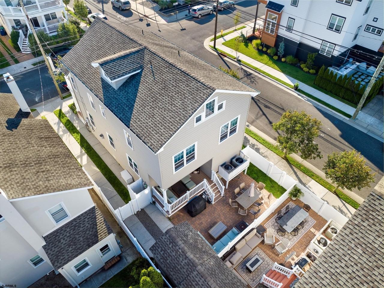 29 North Iroquois Avenue - Photo 4 of 40