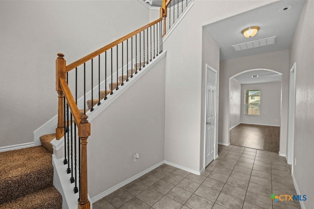 5712 Stonehaven Dr - Photo 2 of 36