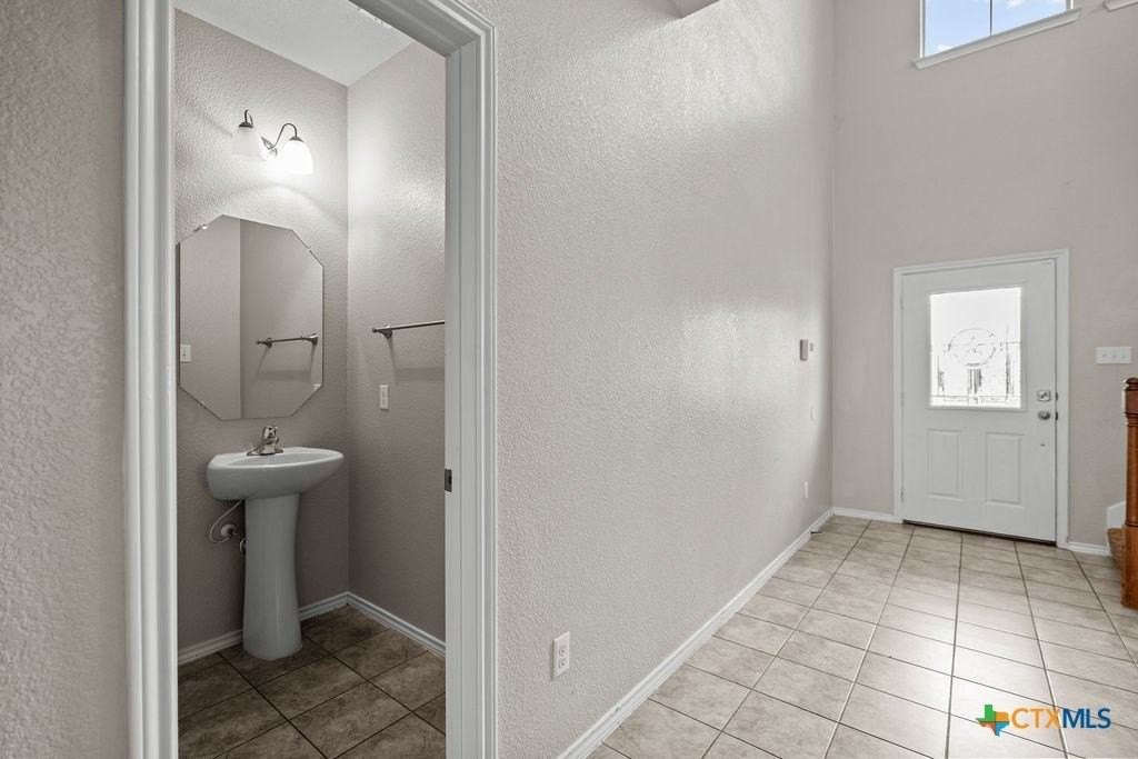 5712 Stonehaven Dr - Photo 4 of 36