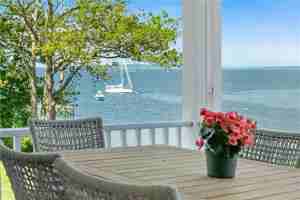 featured image of 376 E Shore Rd