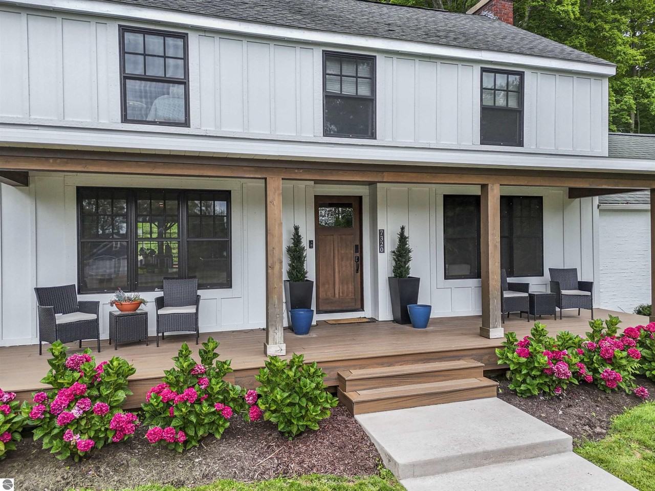 7320 Peninsula Drive - Photo 4 of 50