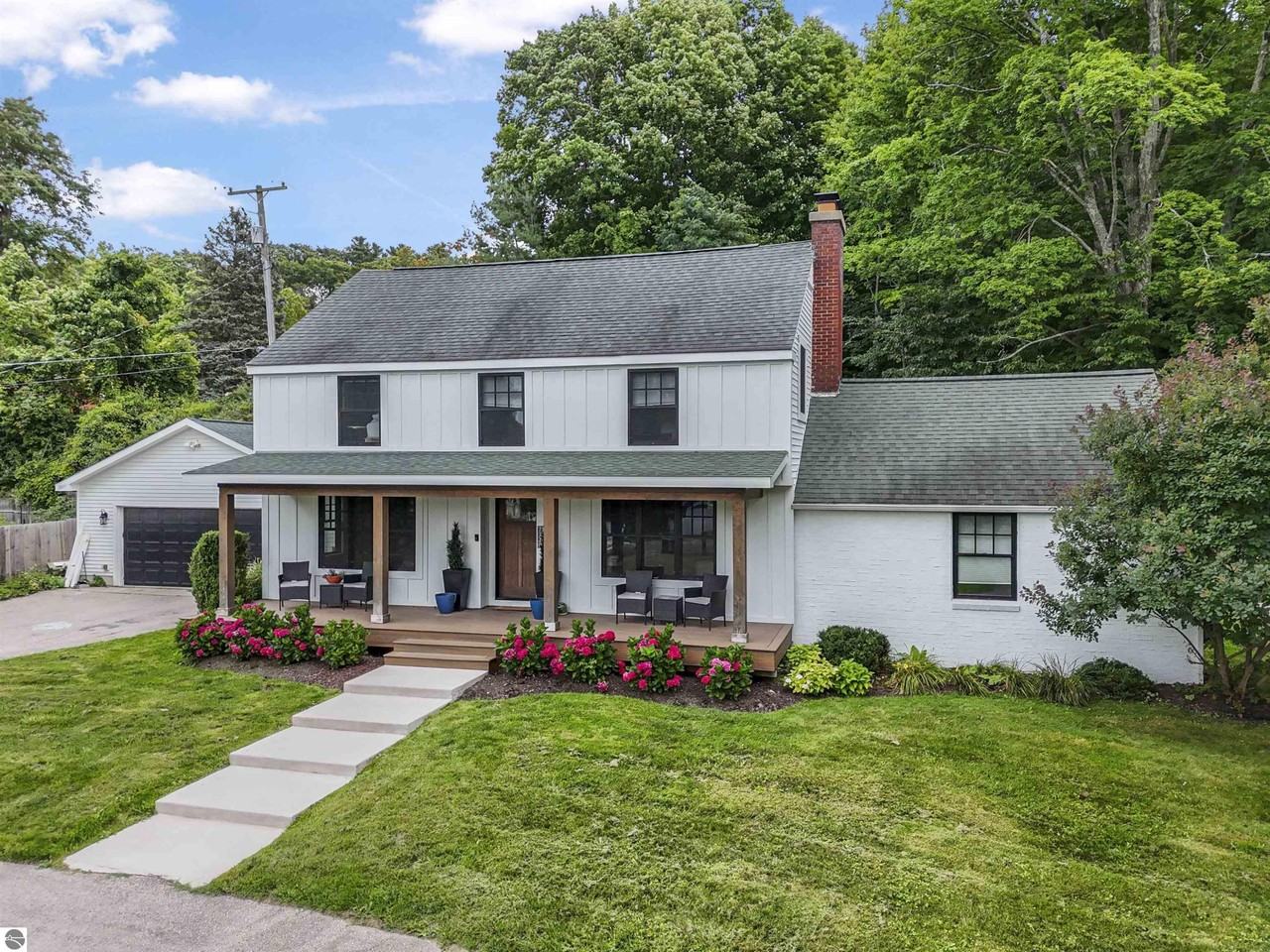 7320 Peninsula Drive - Photo 5 of 50