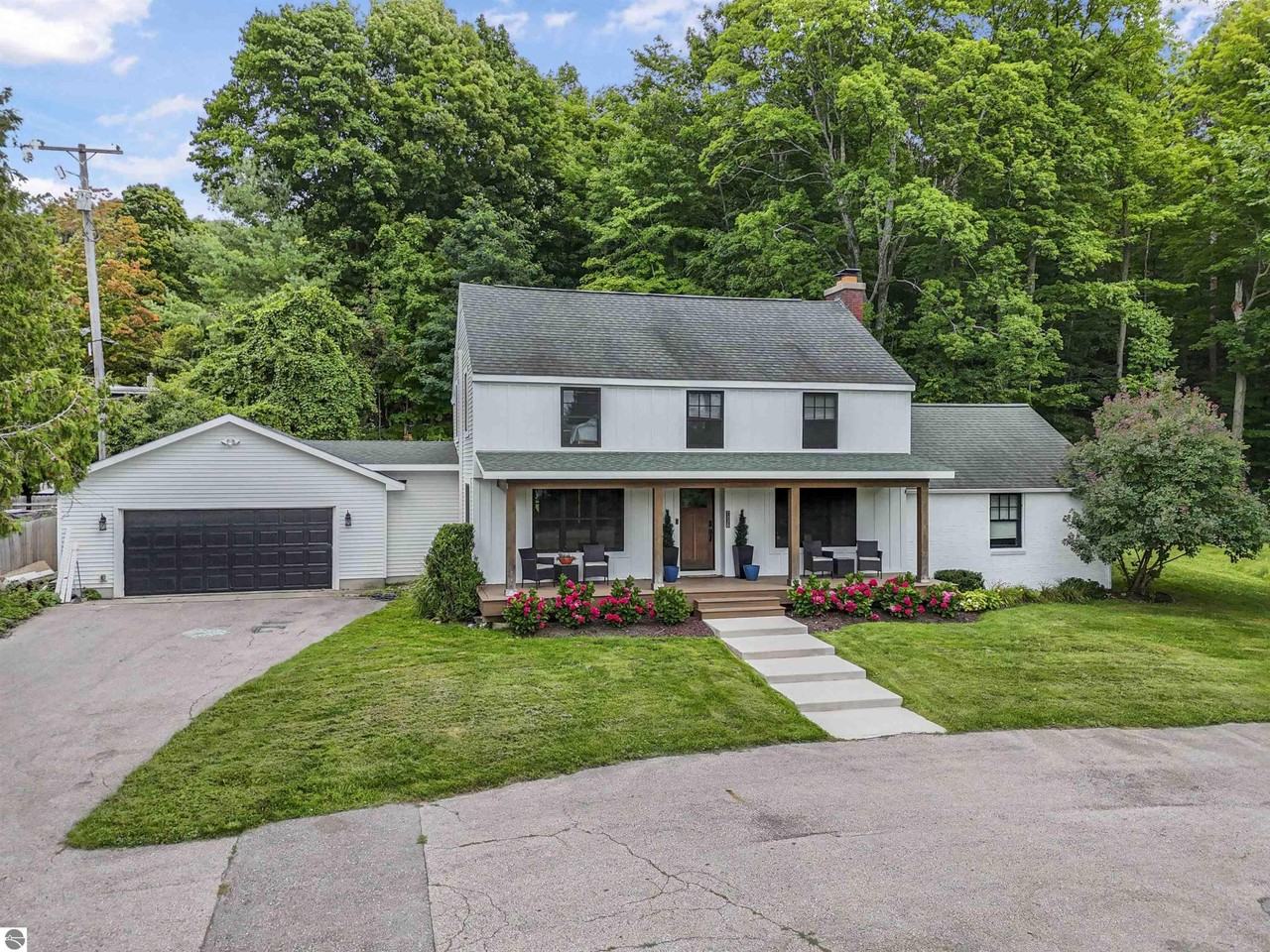 7320 Peninsula Drive - Photo 6 of 50