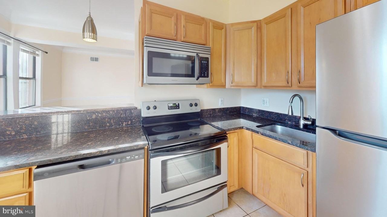 315 Evarts Street Northeast #T6 - Photo 3 of 14