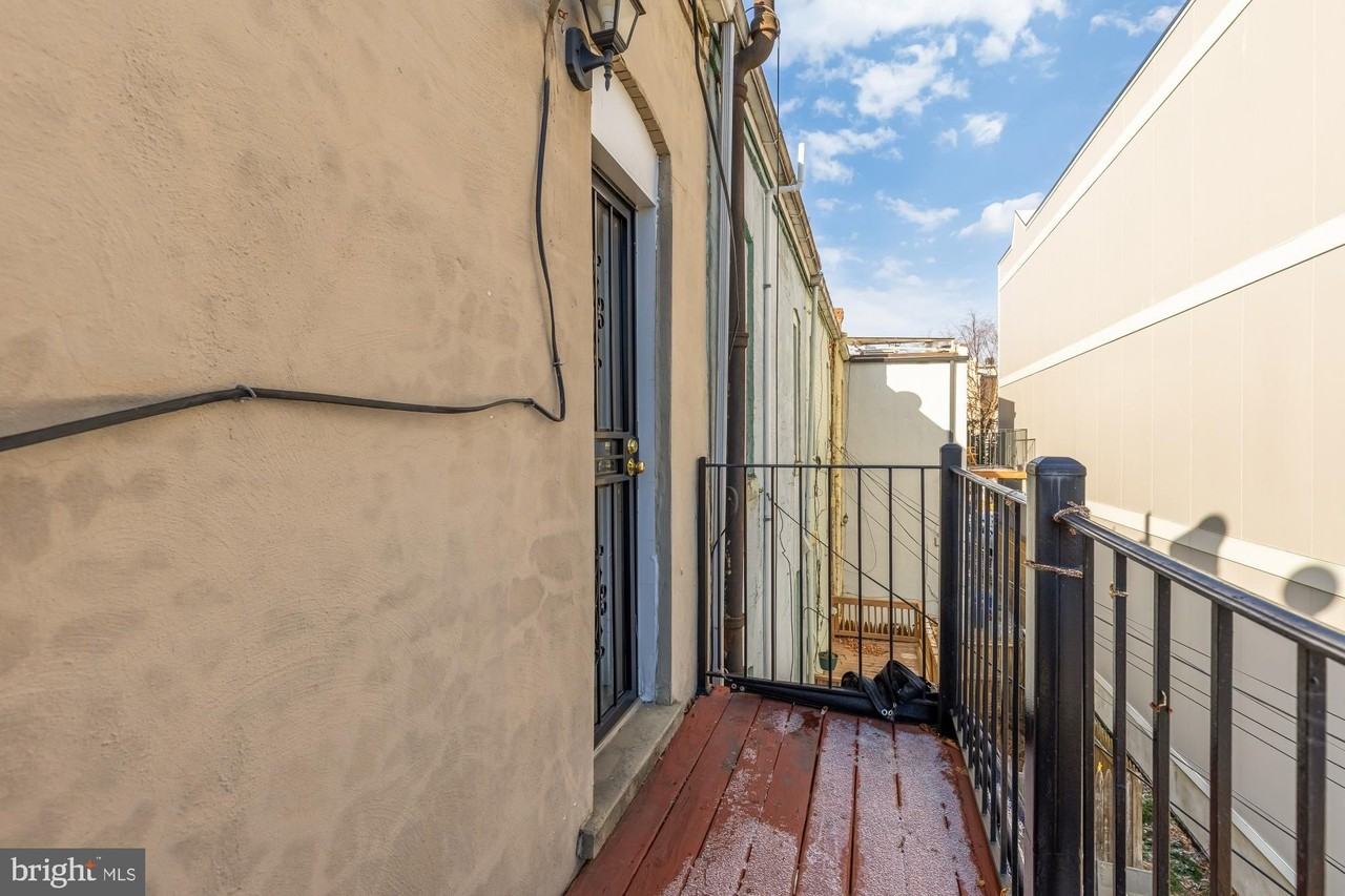 1033 5th Street Northeast #A - Photo 4 of 27