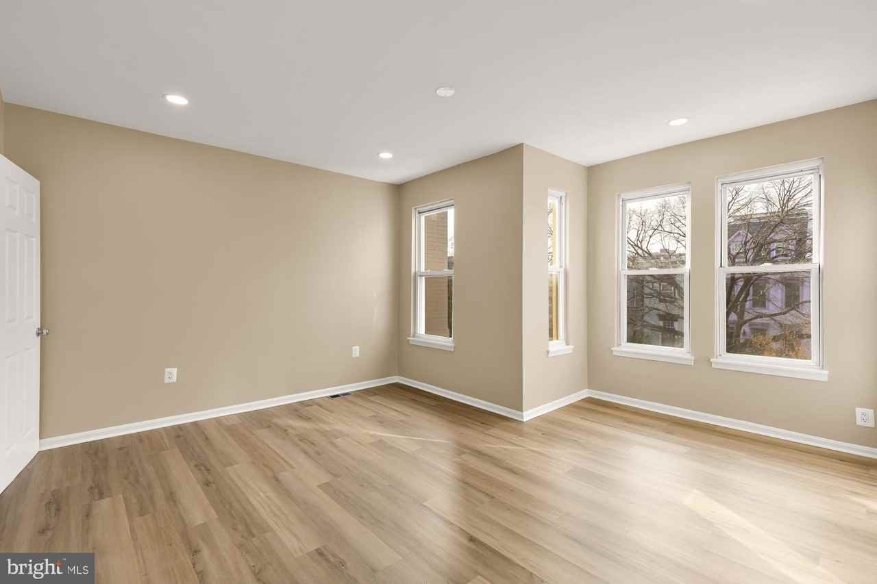 1033 5th Street Northeast #A - Photo 6 of 27