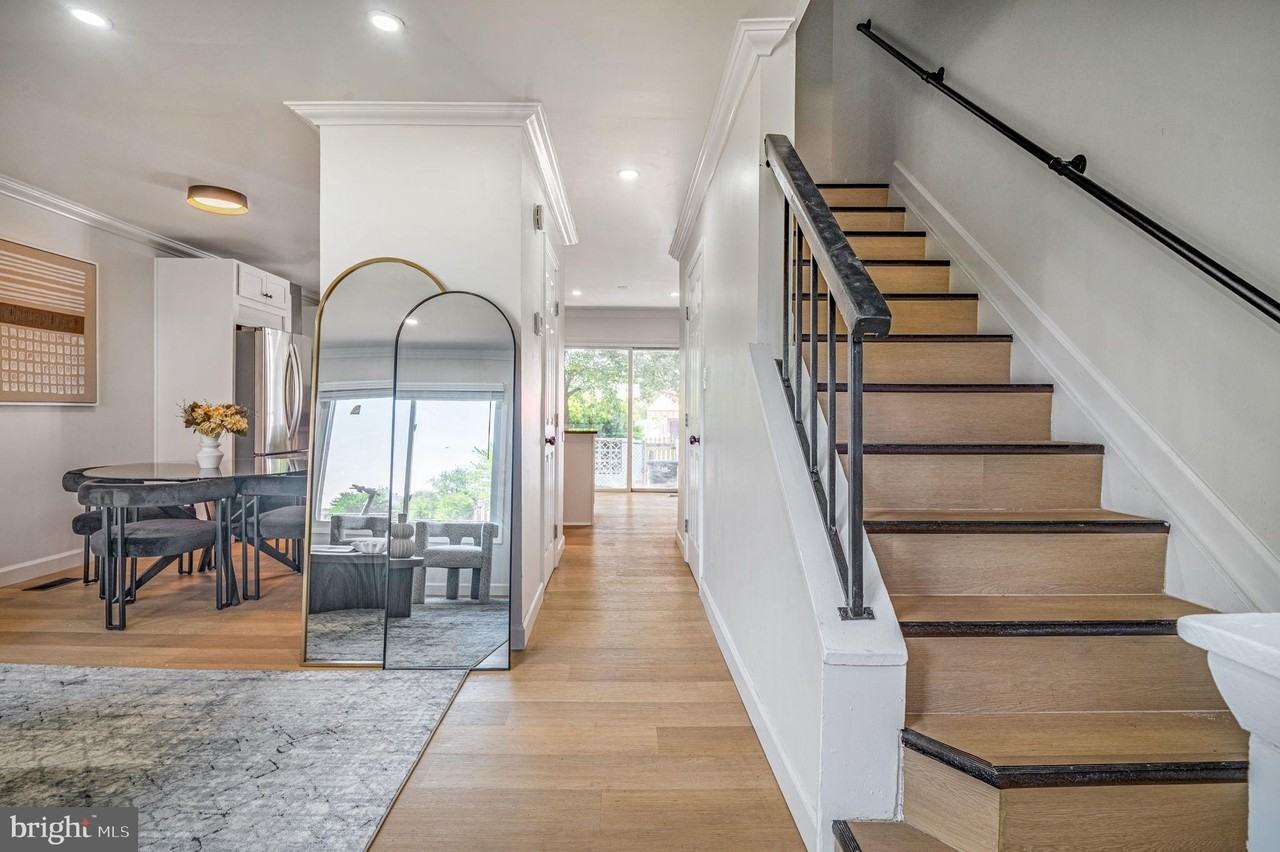 1325 Barnaby Terrace Southeast - Photo 3 of 26