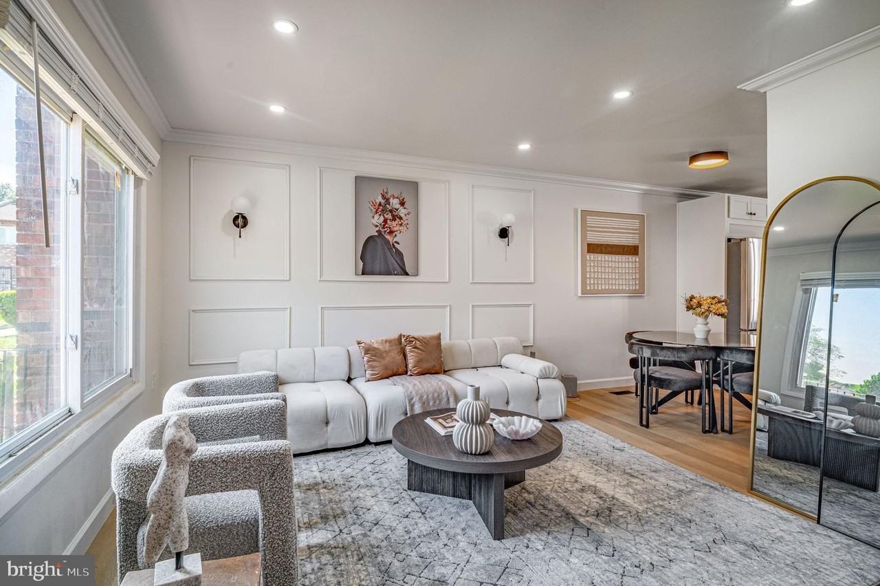 1325 Barnaby Terrace Southeast - Photo 4 of 26