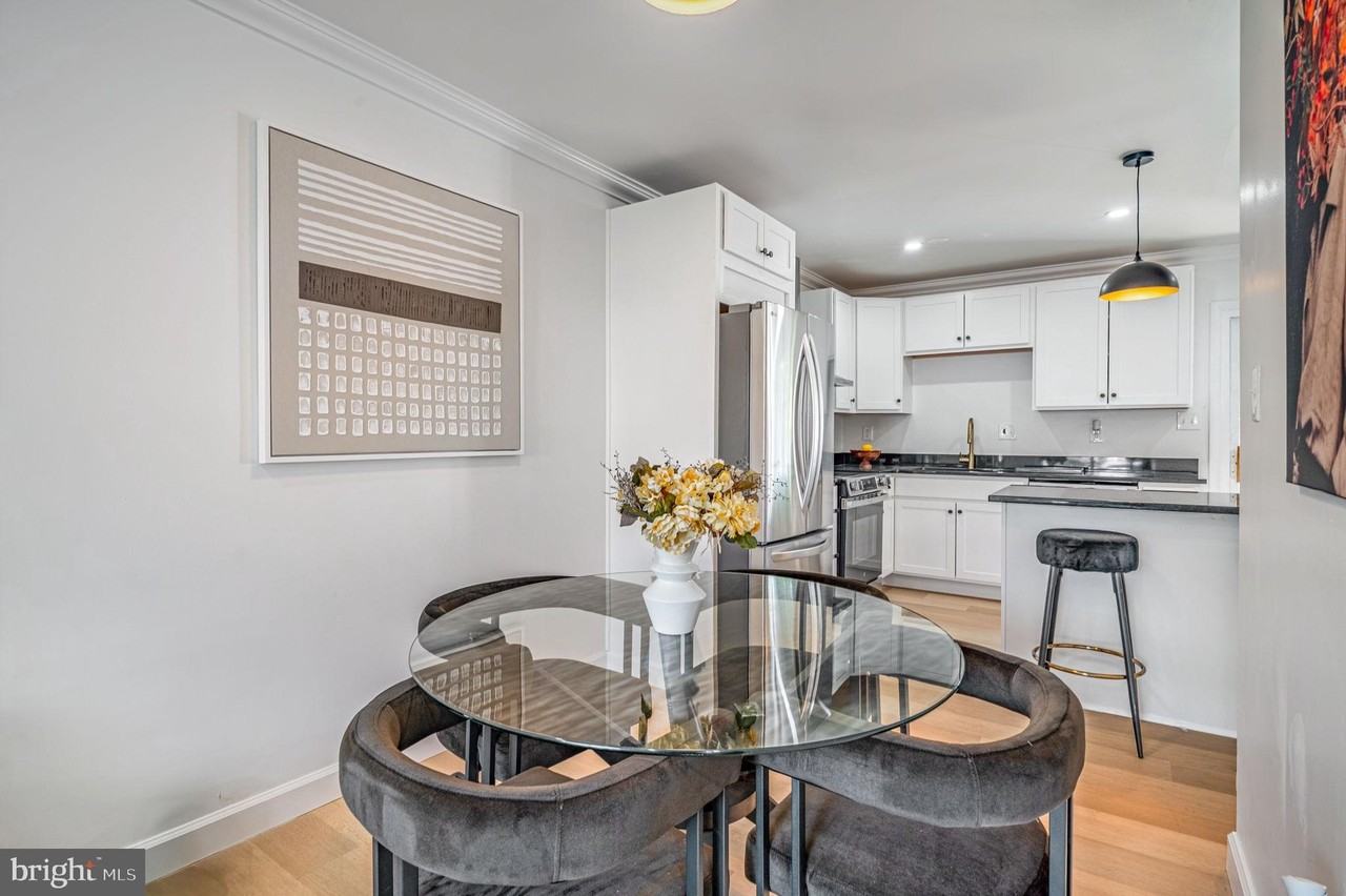 1325 Barnaby Terrace Southeast - Photo 7 of 26