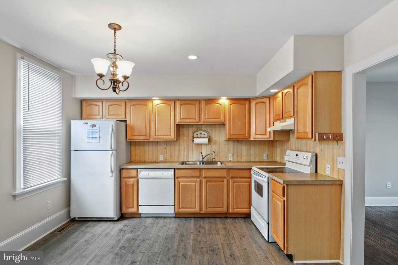 107 West High Street - Photo 3 of 12