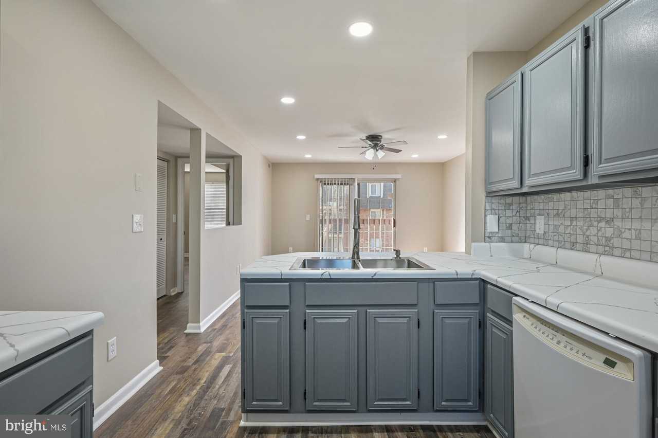 102 Caroline Place #203 - Photo 6 of 12